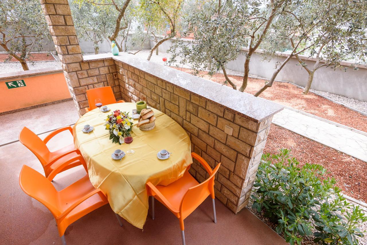 Studio Apartment Maslina Gornji Karin Zewnętrze zdjęcie